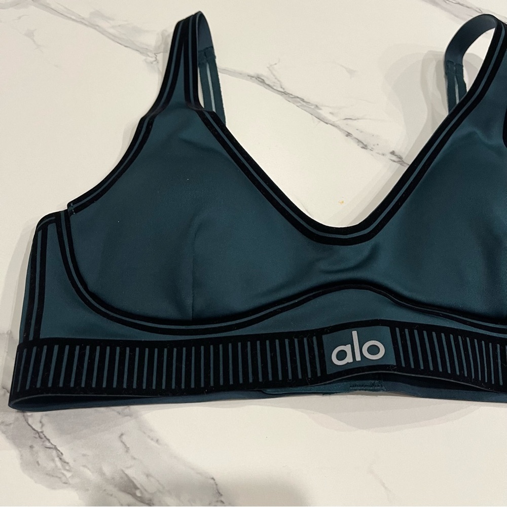 NWT Alo Airlift Line Up Bra - Midnight Green - Picture 7 of 9